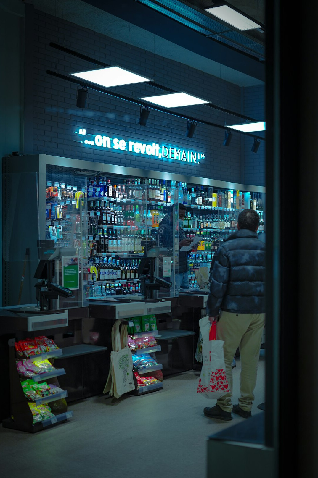 store detective observing shoppers